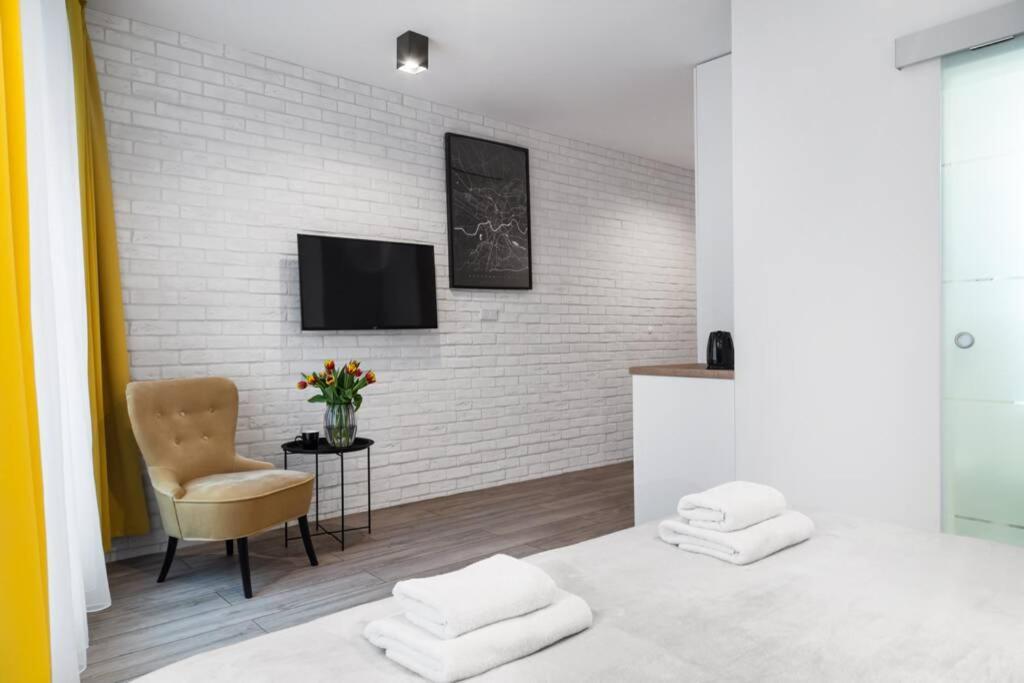 Househost Apartment: Miodowa 42/8b Street Apartament *
